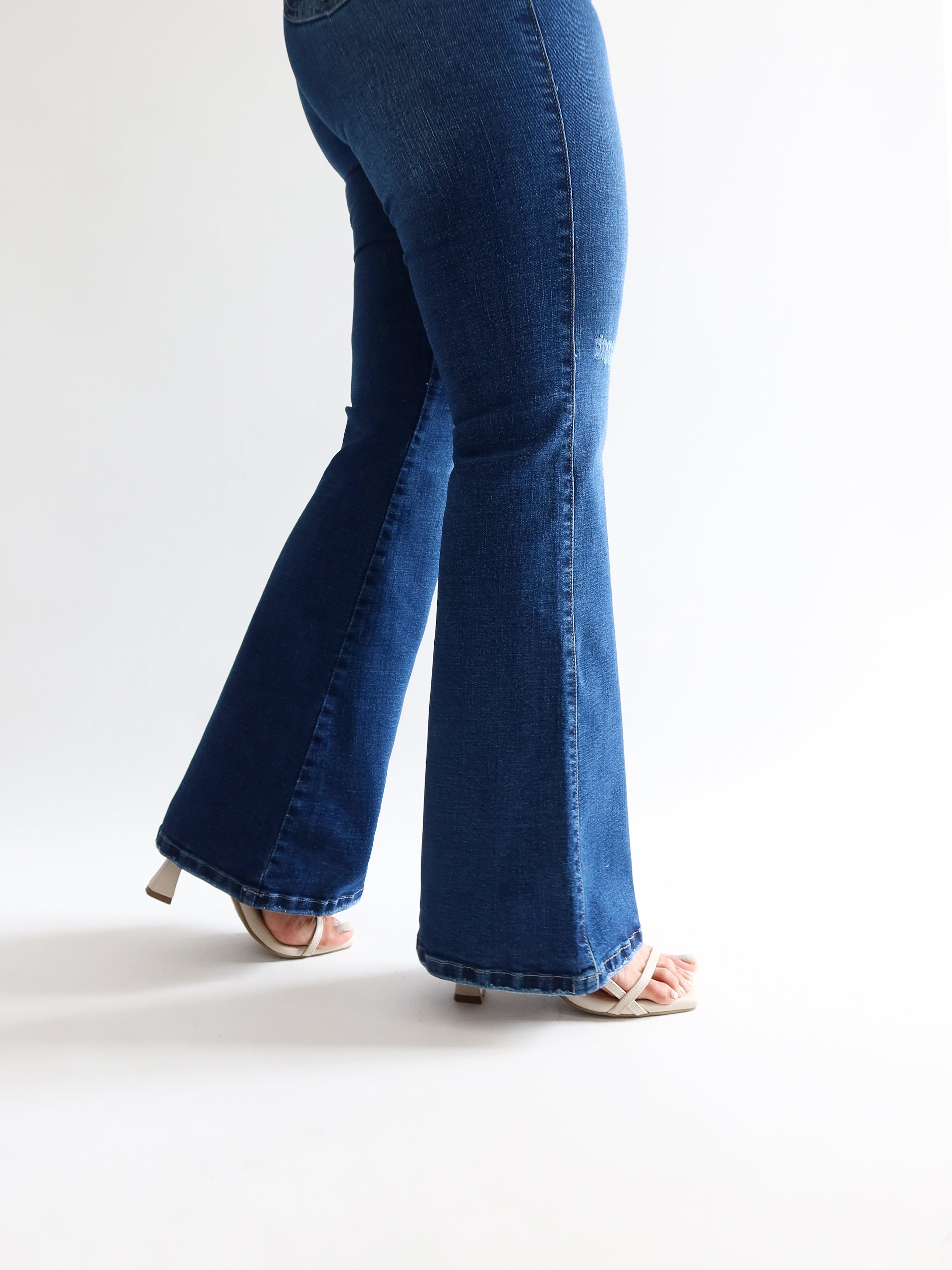 Flare jeans regular azul rasgado