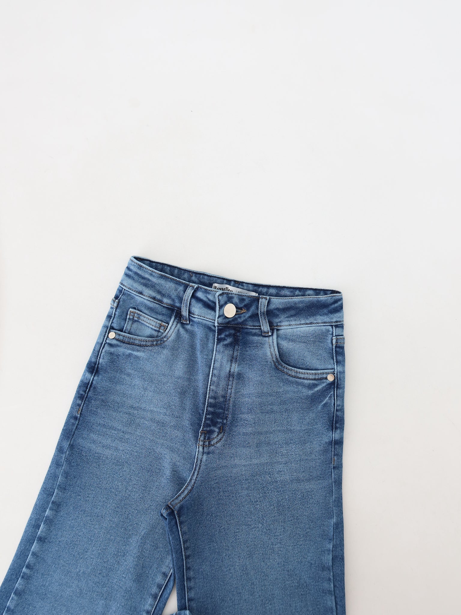 Mini bootcut jeans clásico bigotes azul medio