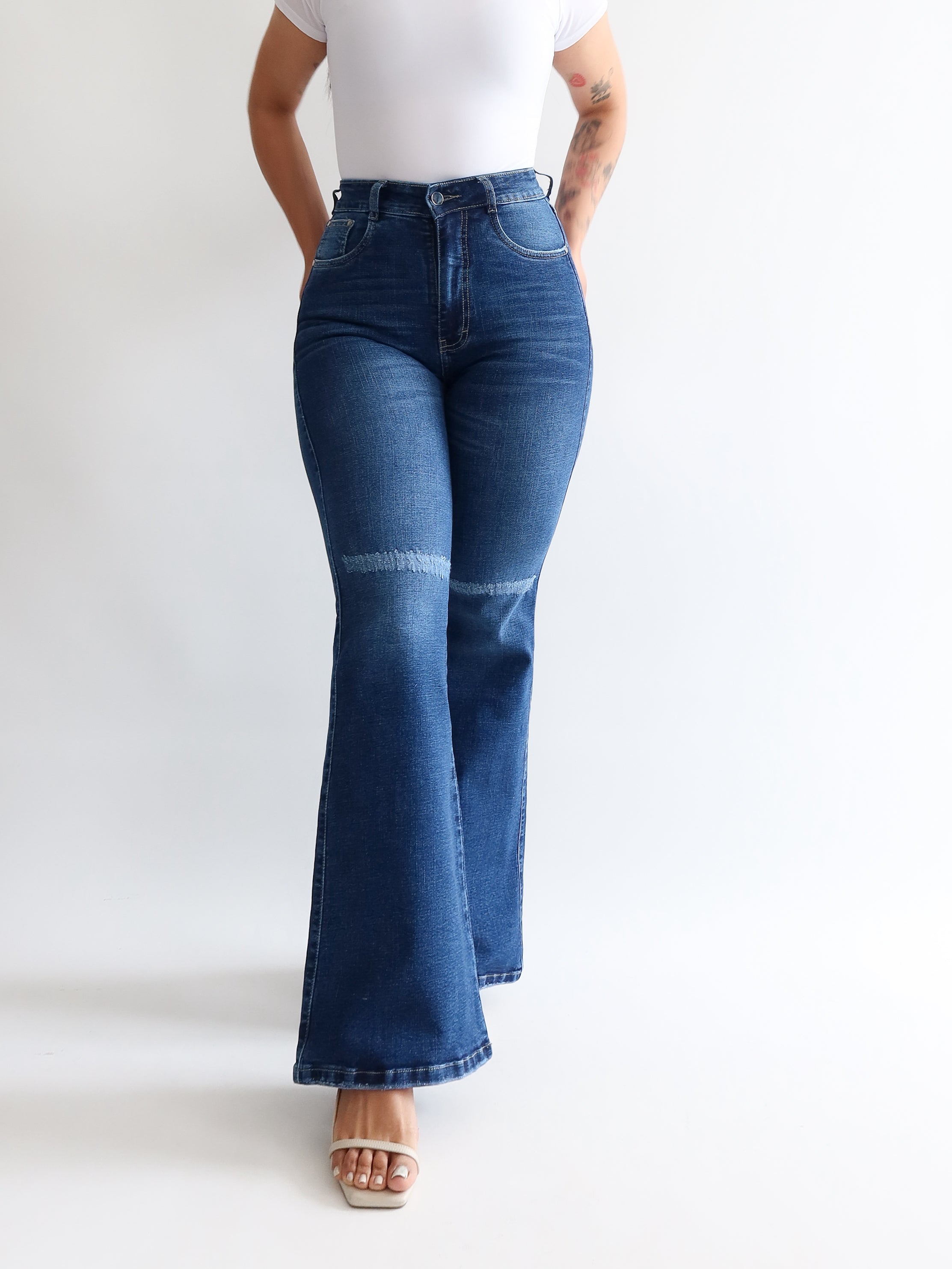 Flare jeans regular azul rasgado
