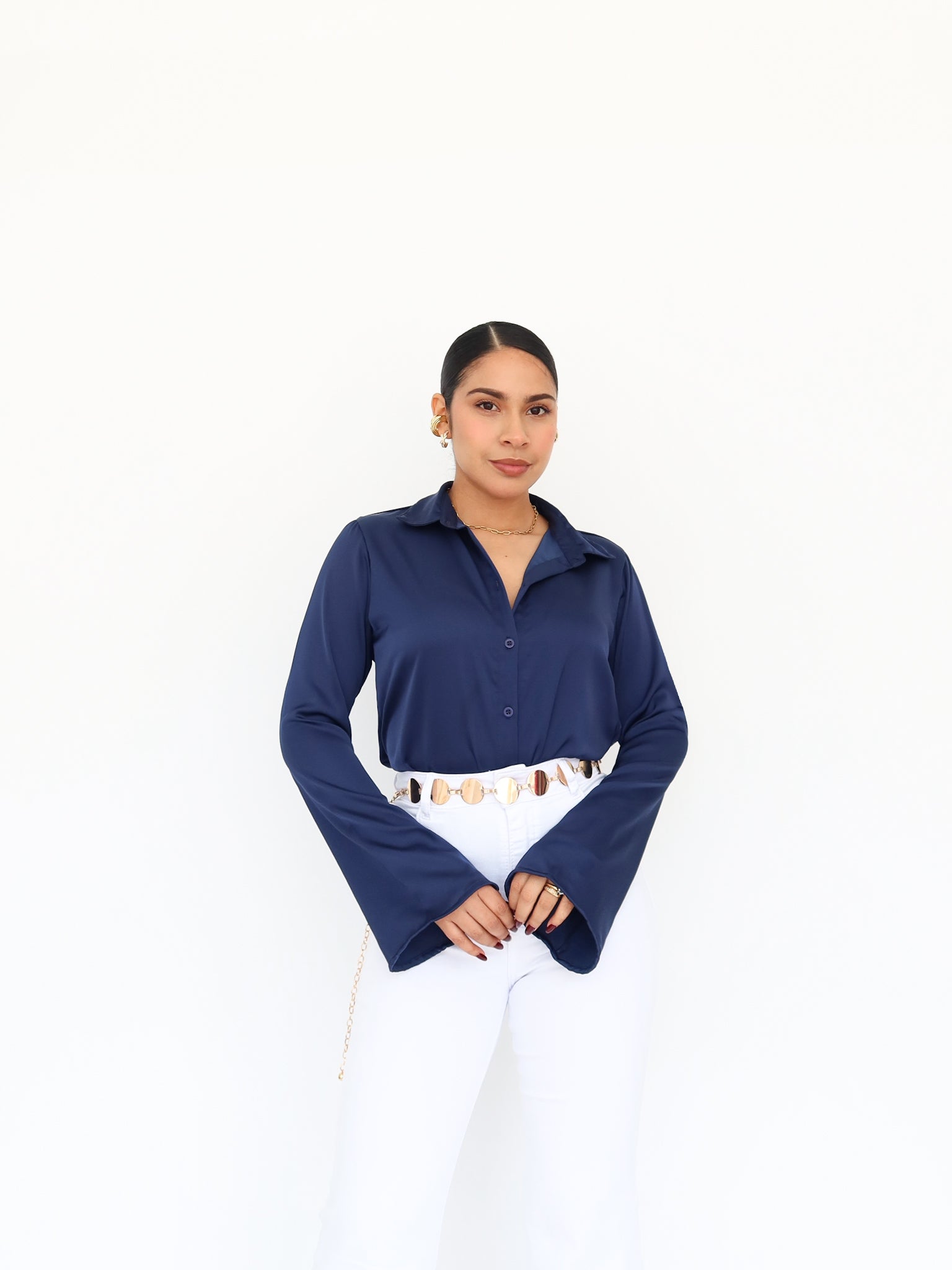 Camisa satinada manga campana azul