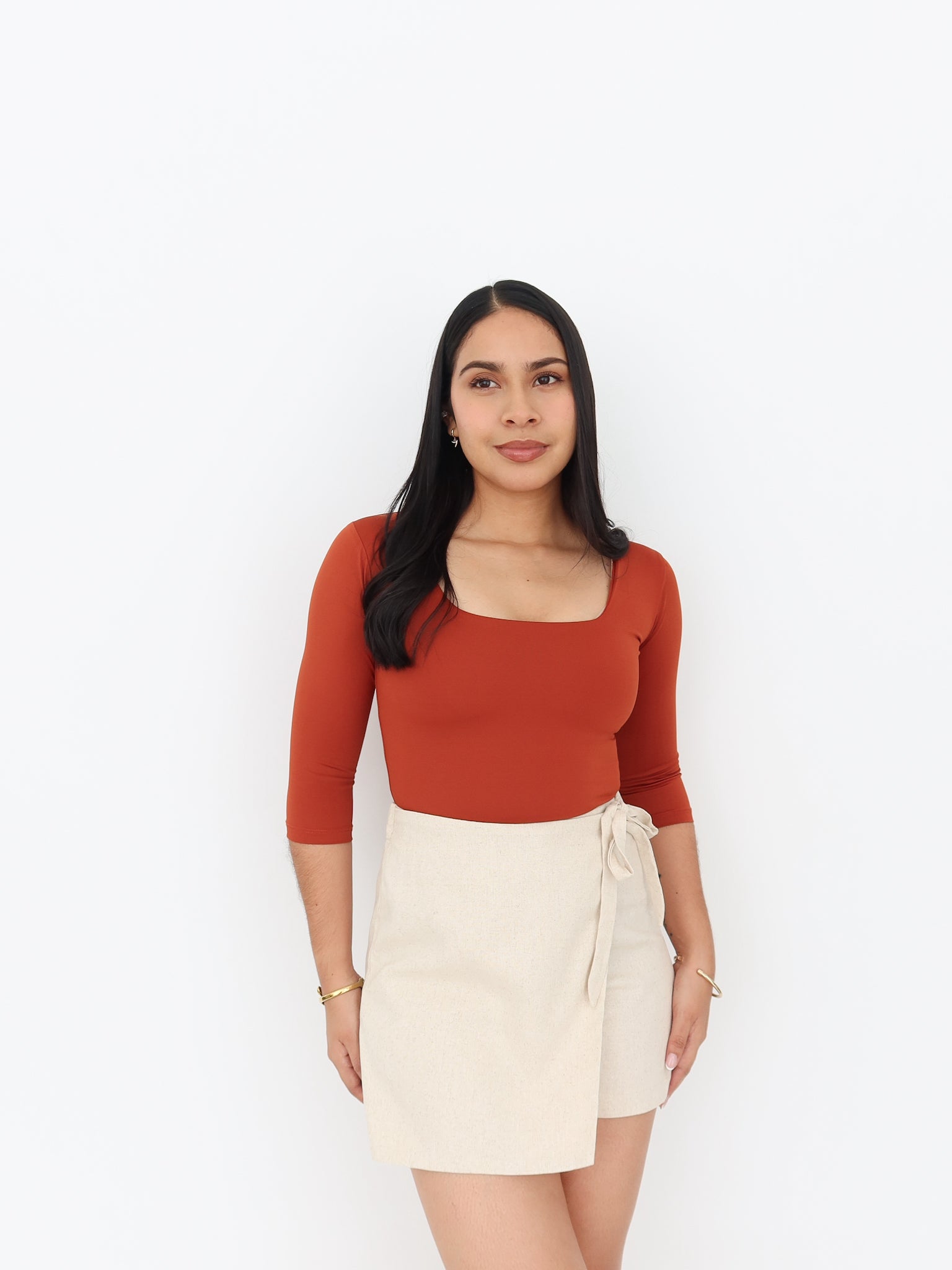 Falda short Mónaco crudo