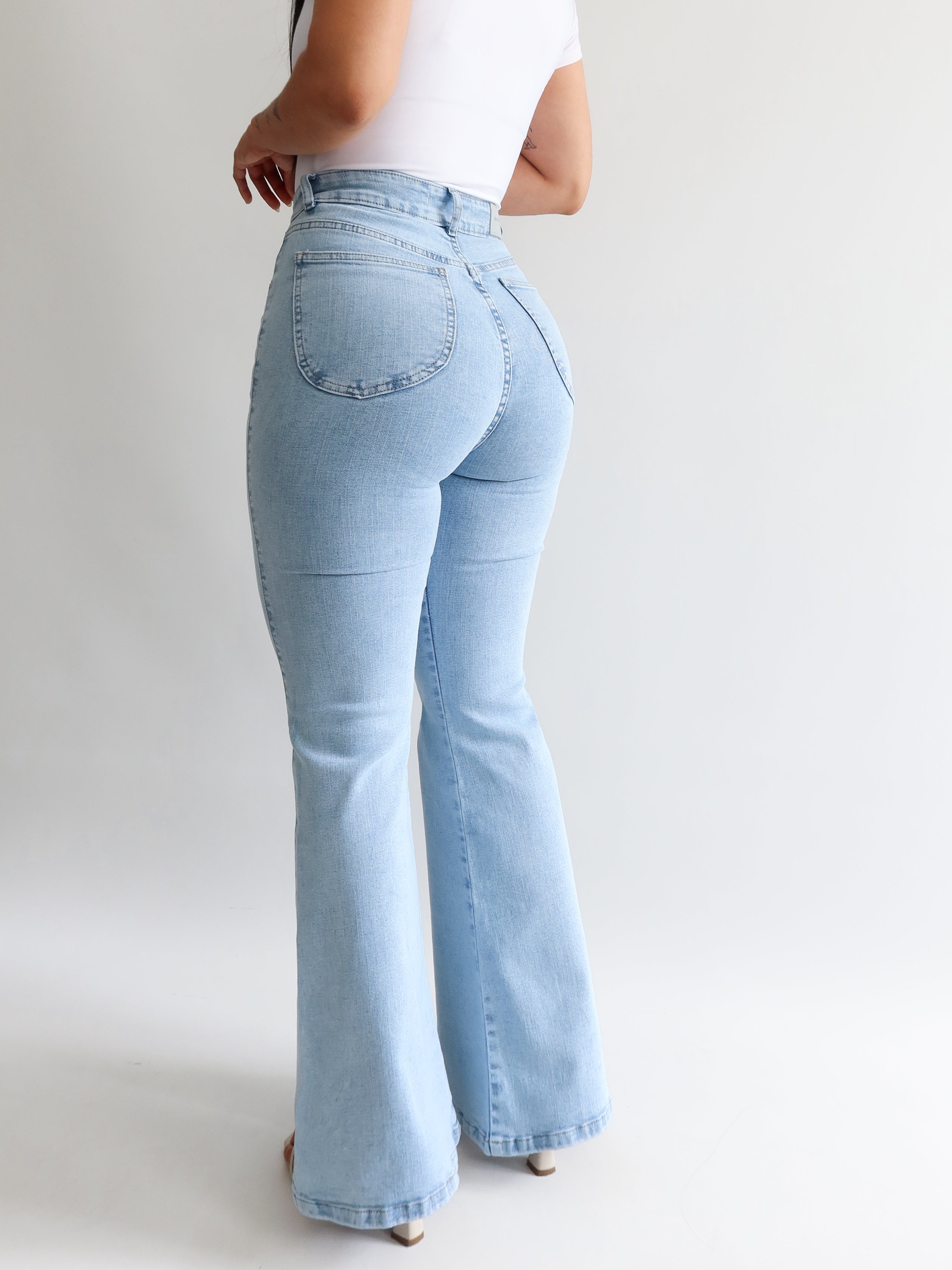 Flare jeans regular azul hielo