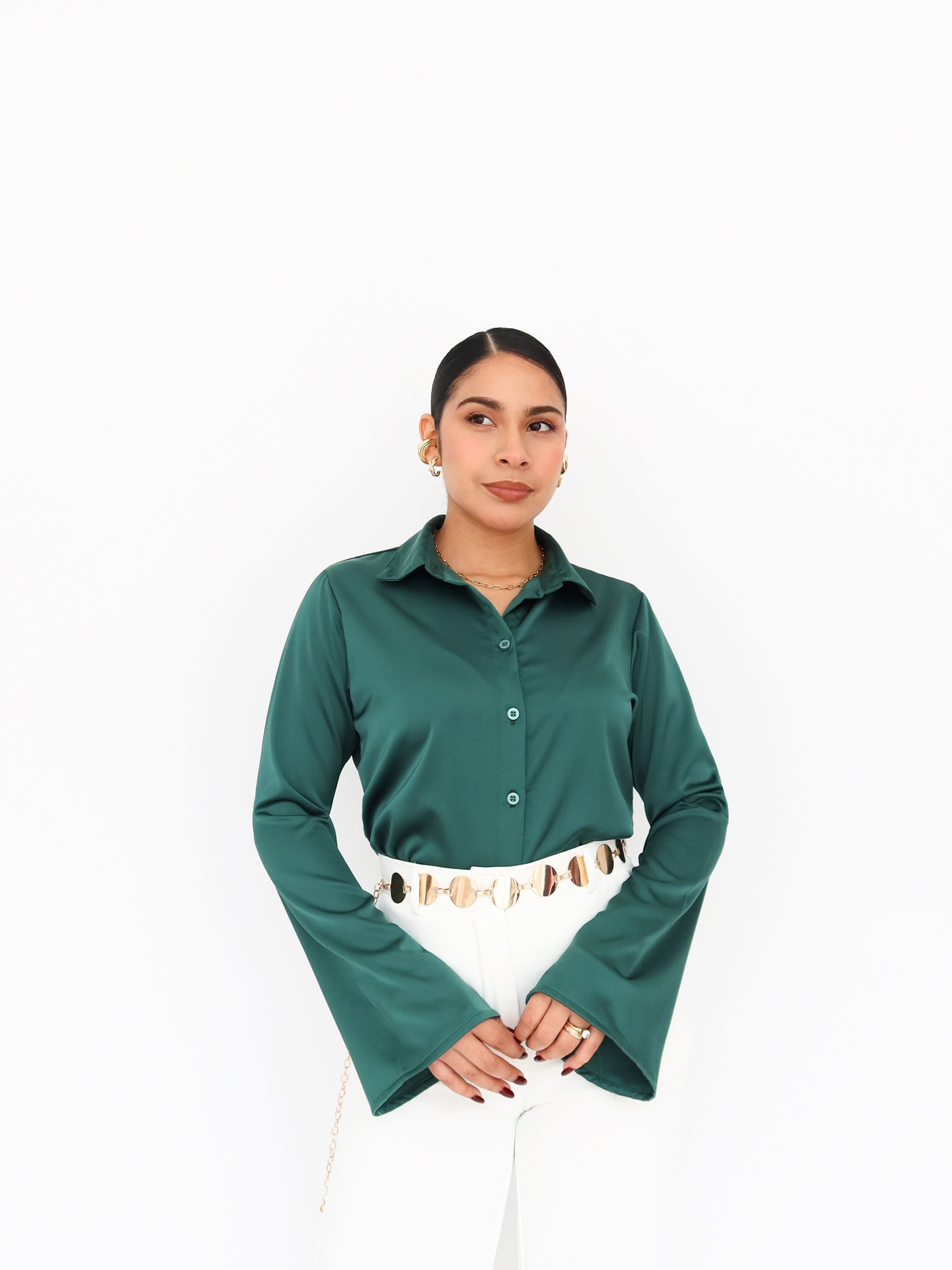 Camisa satinada manga campana verde