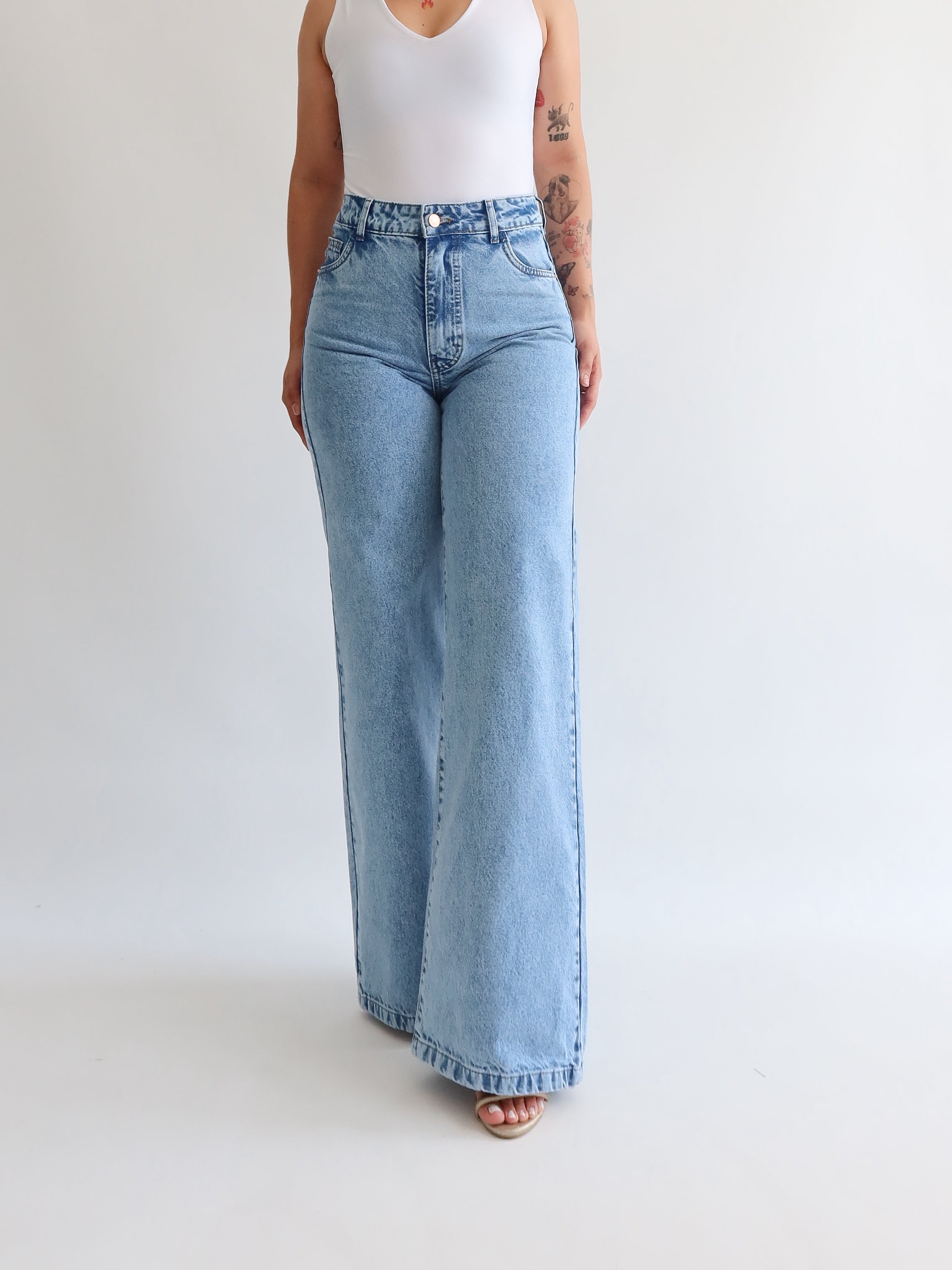 Wide leg jeans regular azul jaspeado