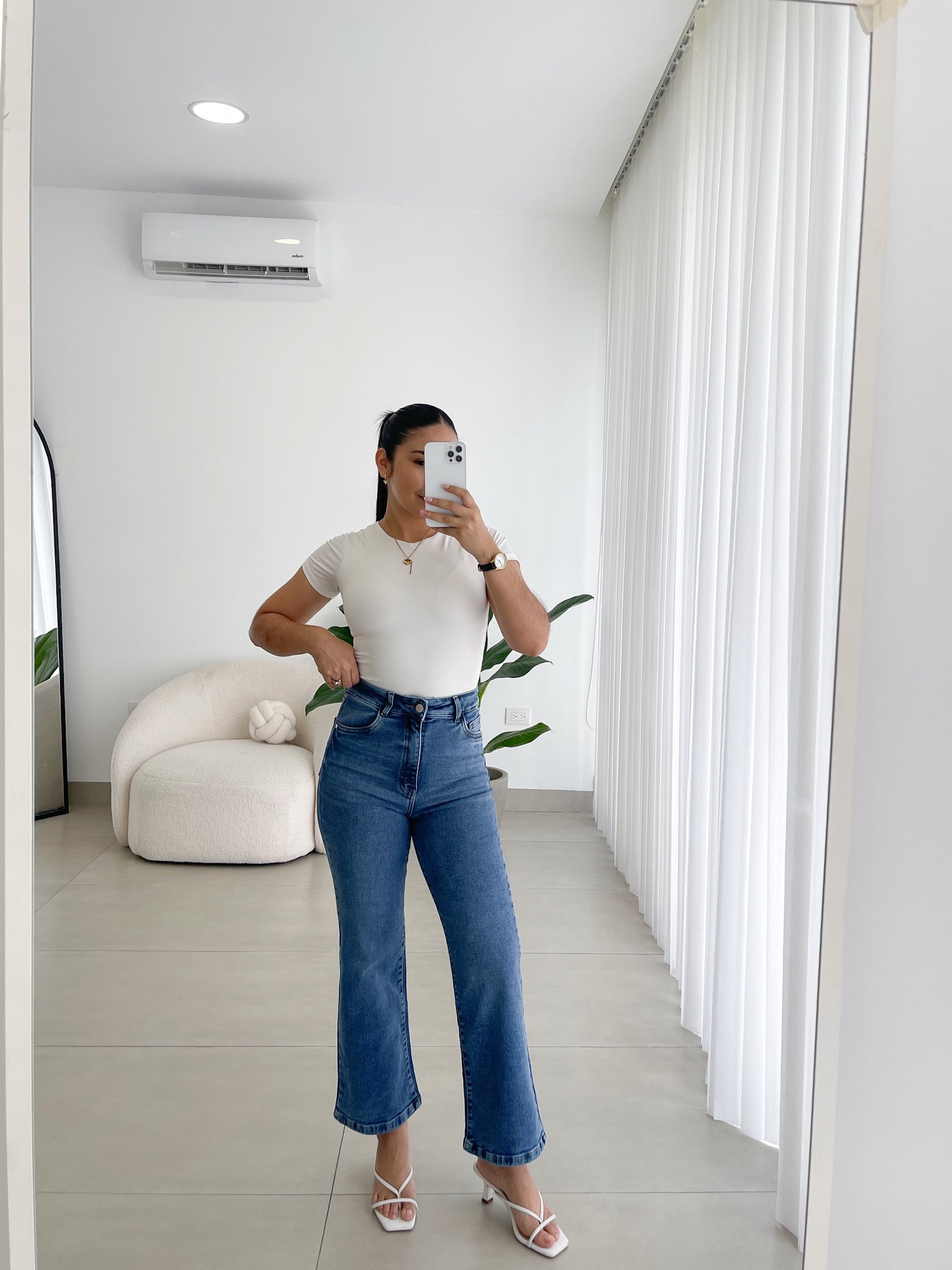 Mini bootcut jeans clásico bigotes azul medio