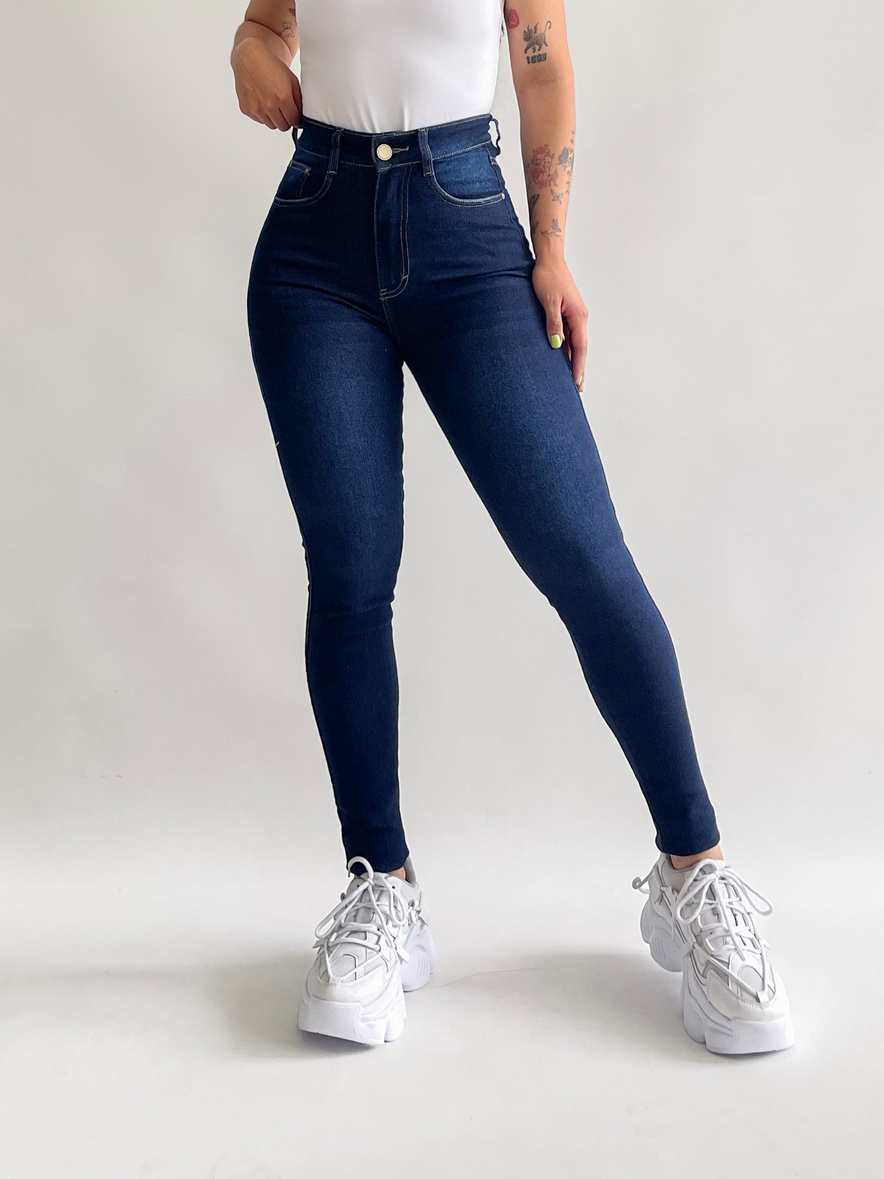 Skinny jeans clasico bigotes azul oscuro