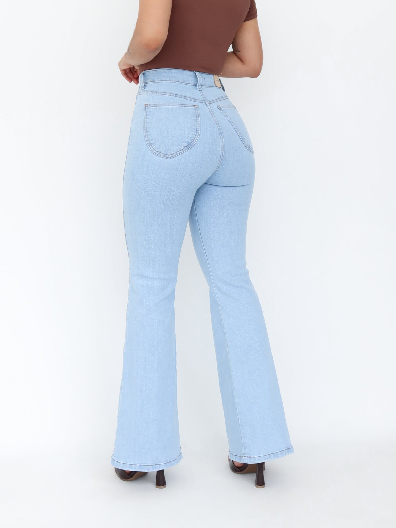 Flare regular jeans azul hielo