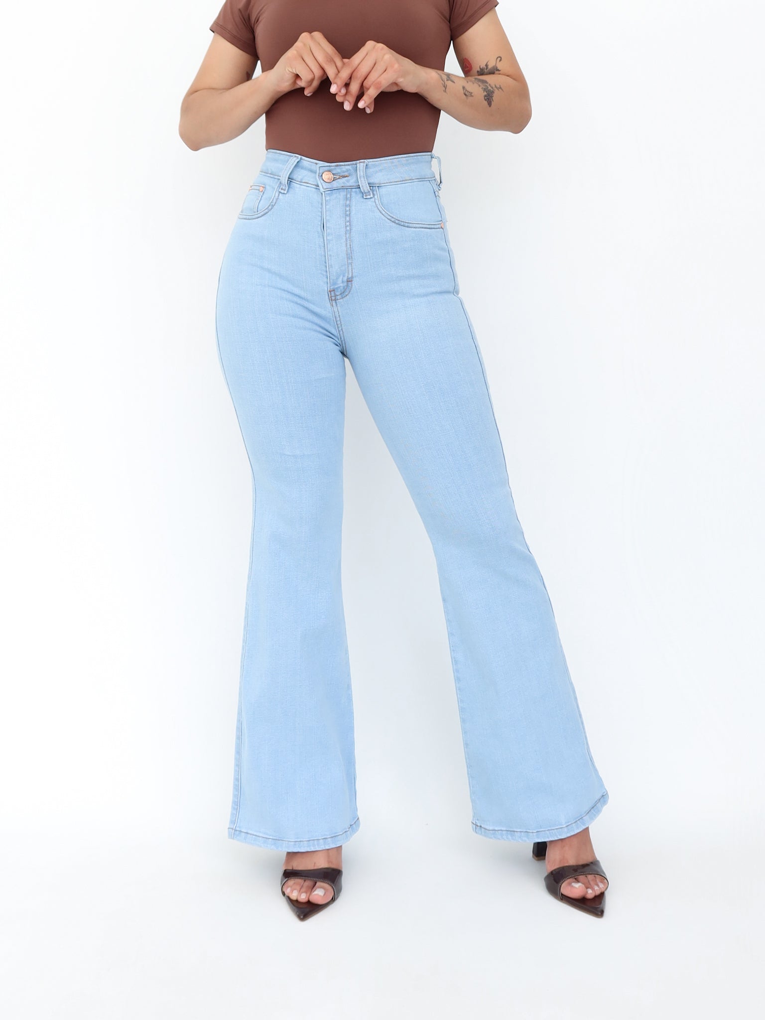 Flare regular jeans azul hielo