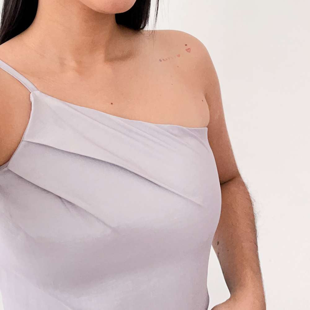Top one shoulder tablones gris