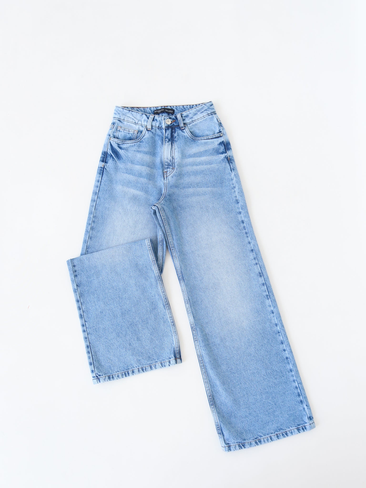 Wide leg regular jeans azul claro