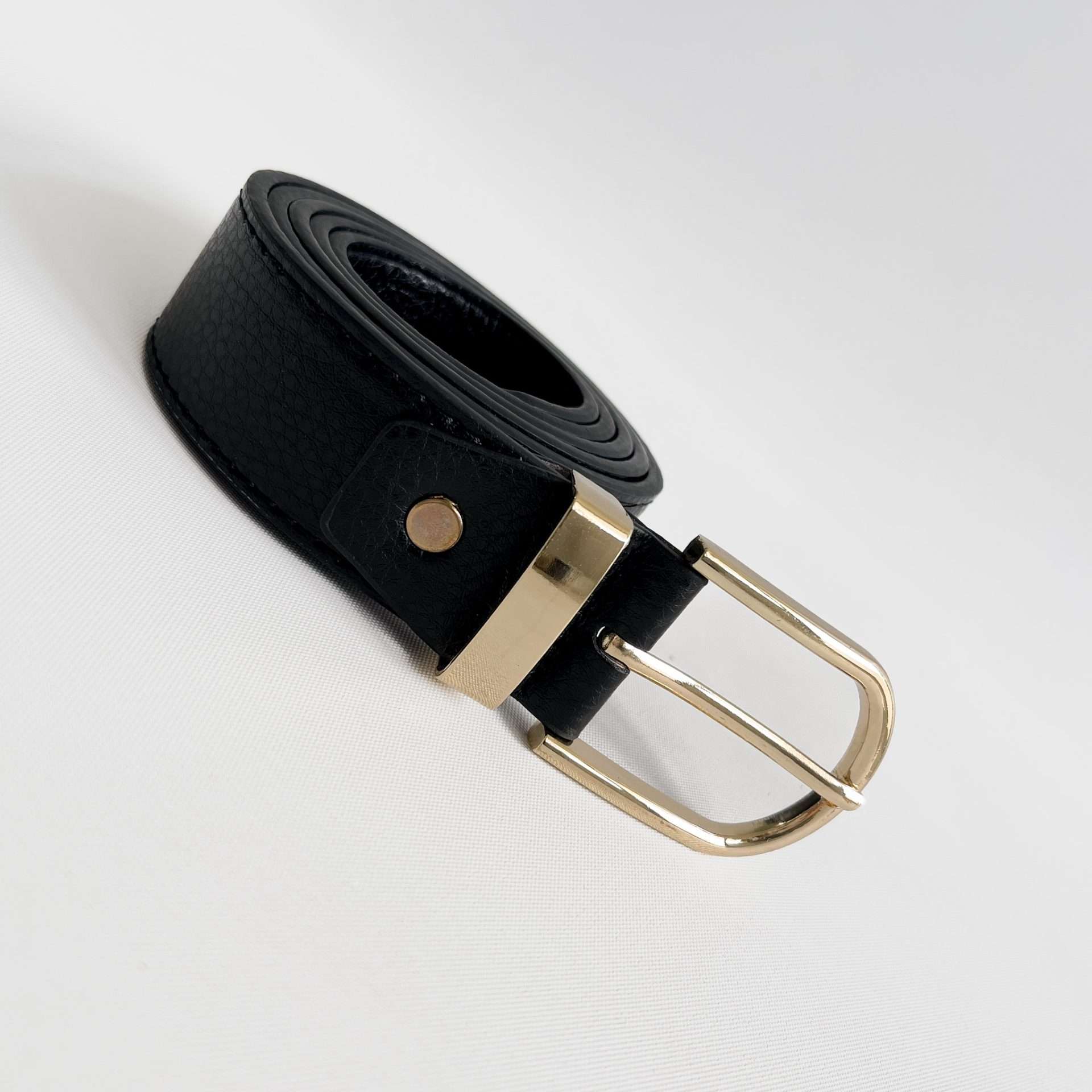 Cinturon hebilla y pasador dorado