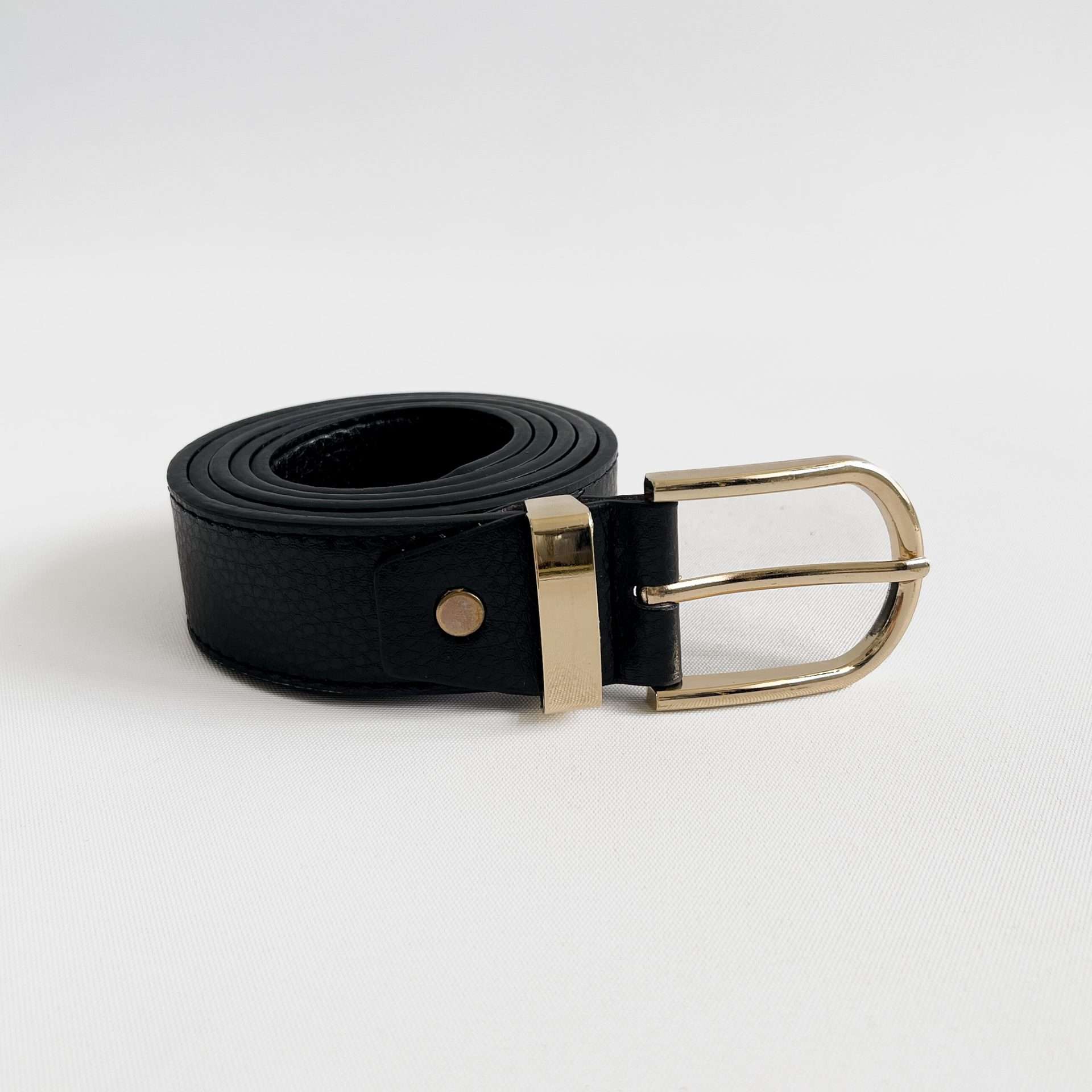 Cinturon hebilla y pasador dorado