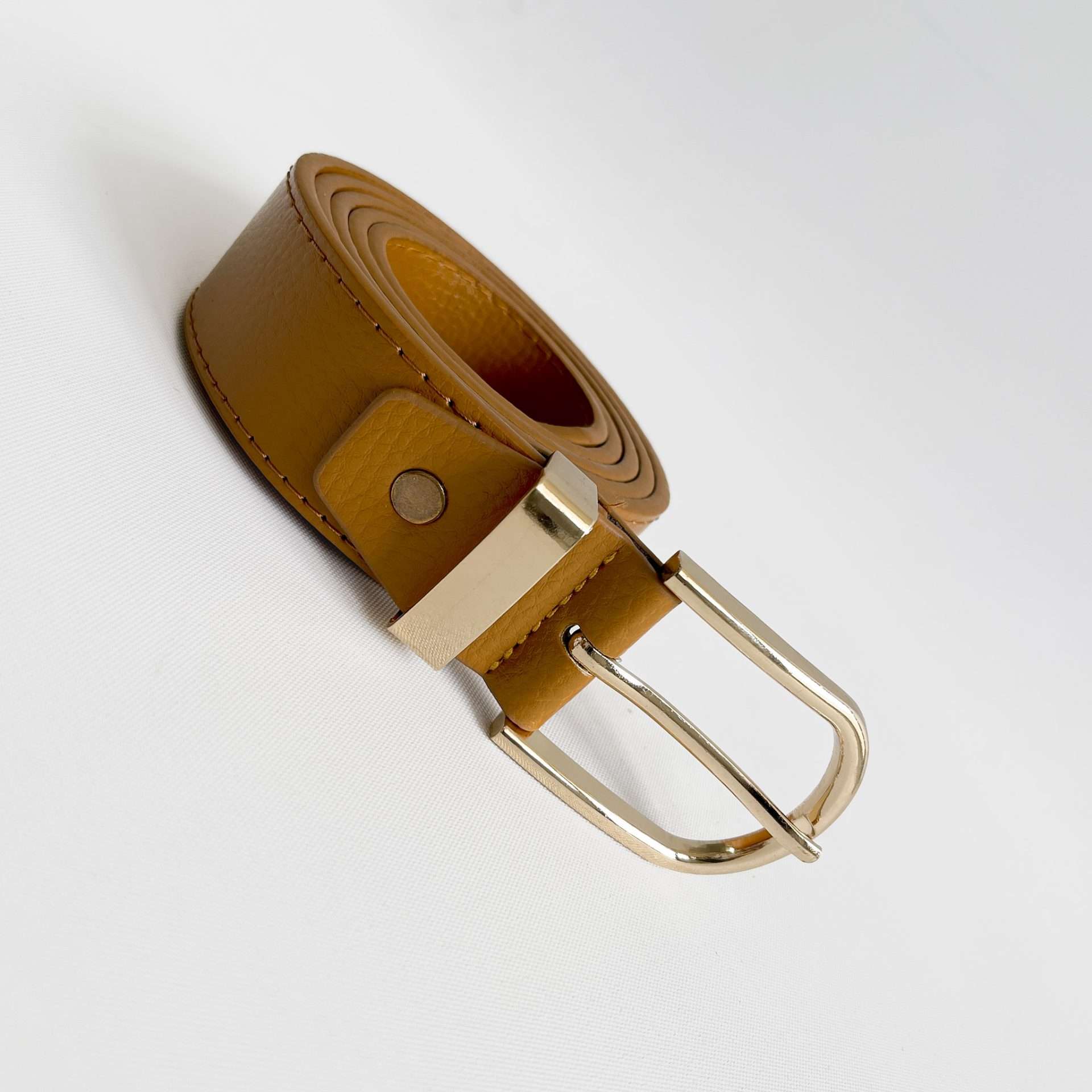Cinturon hebilla y pasador dorado