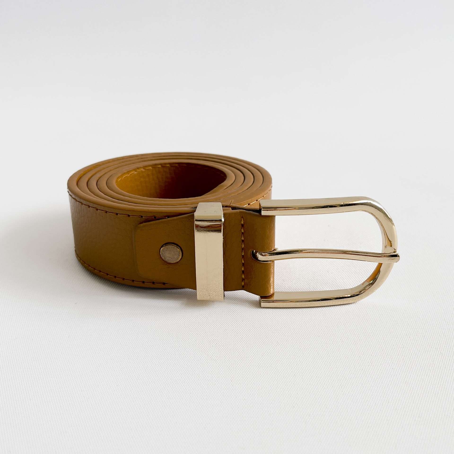 Cinturon hebilla y pasador dorado