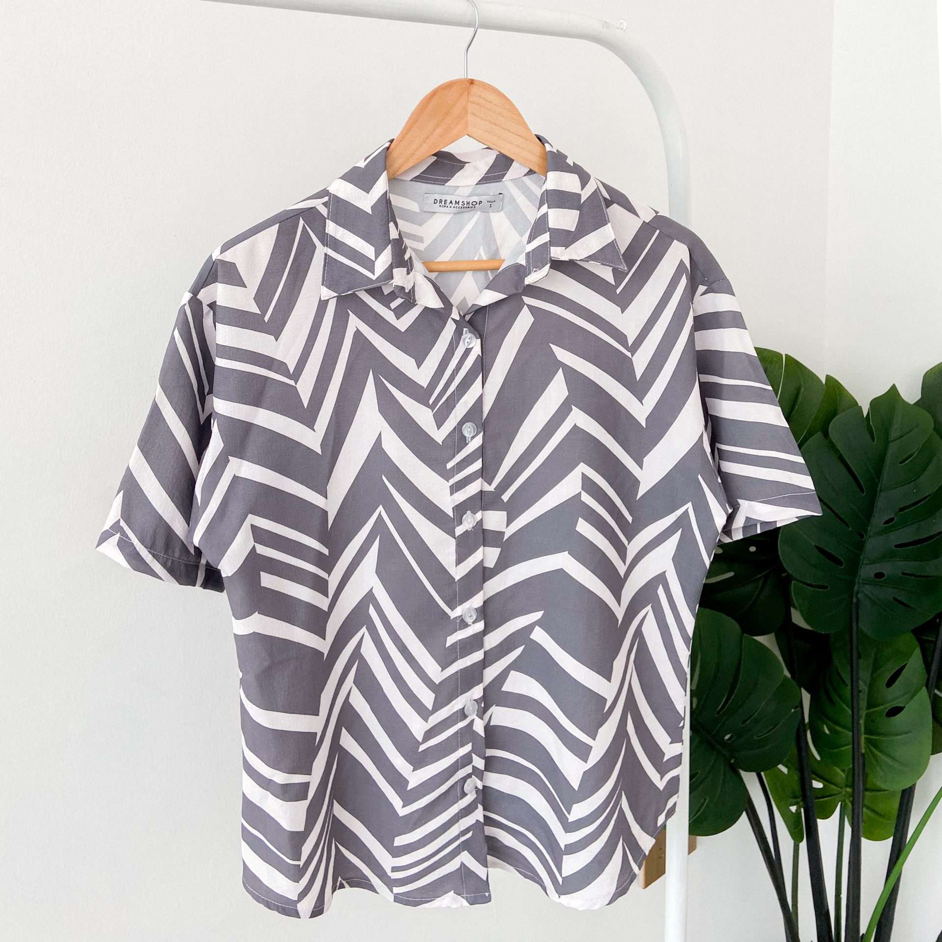 Camisa manga corta cebra gris