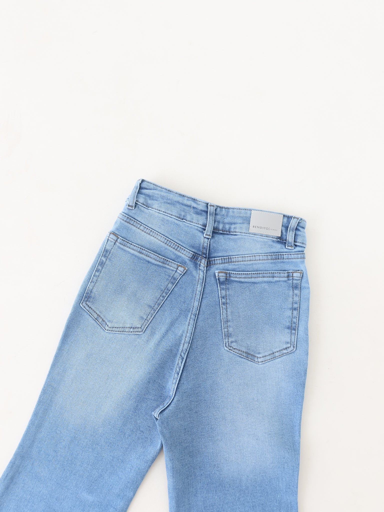 Flare regular jeans azul claro