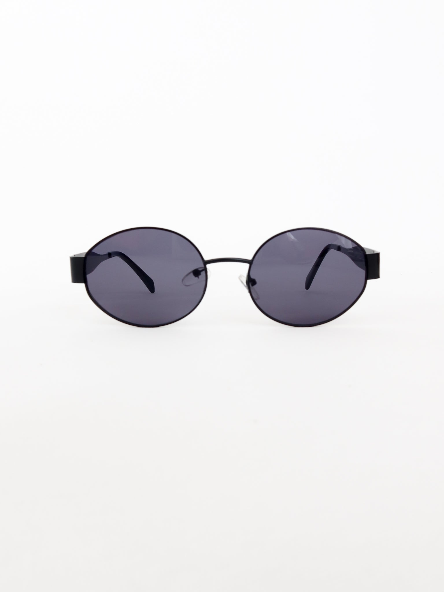 Gafas de sol ovaladas armazón negro
