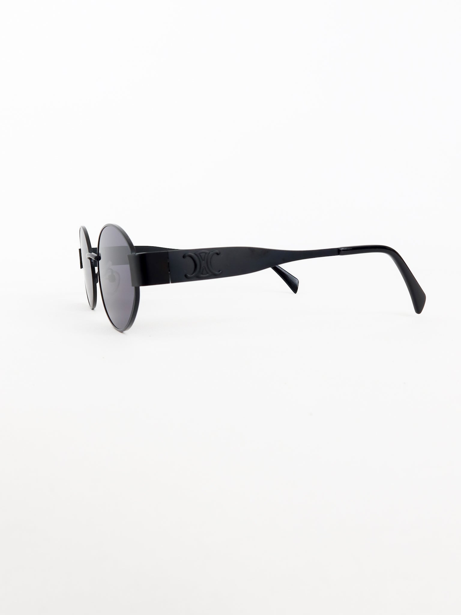 Gafas de sol ovaladas armazón negro