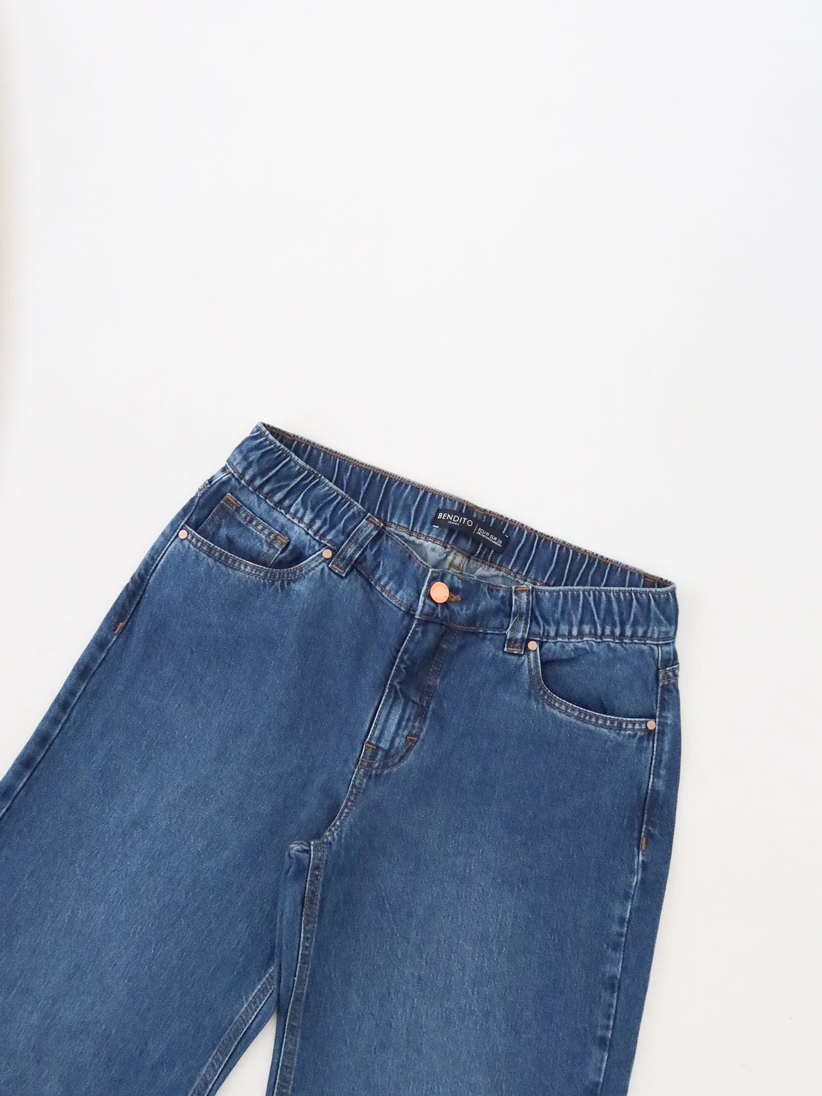 Wide leg jeans liviano regular tiro bajo y elástico azul