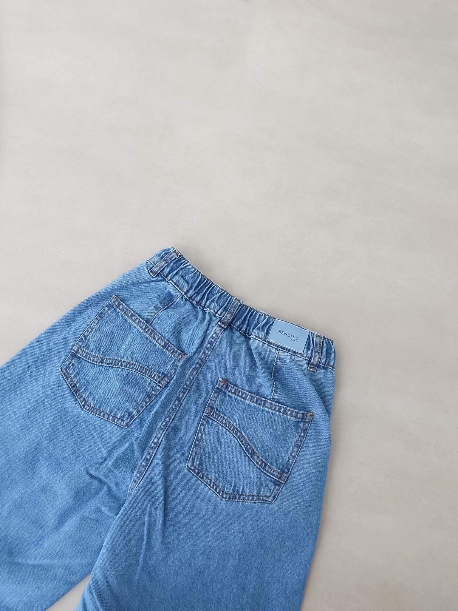 Mini wide leg jeans con cordón azul medio