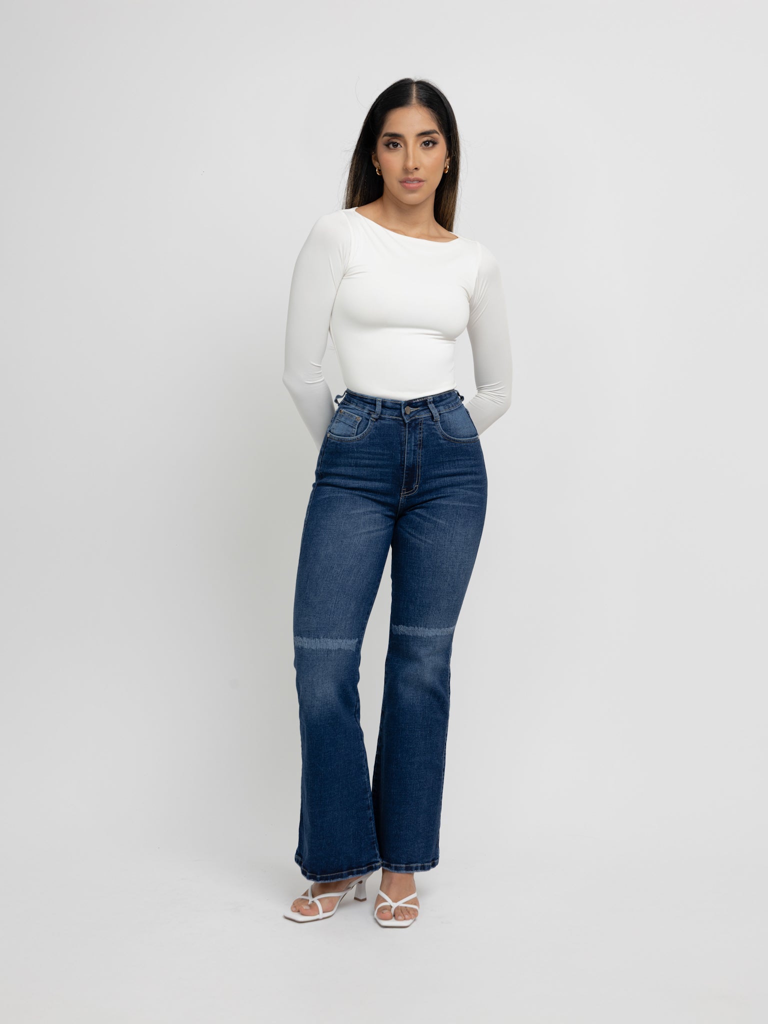 Flare jeans regular azul rasgado